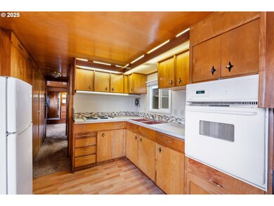 1625 Henderson Ave, Eugene, OR 97403 - photo 6