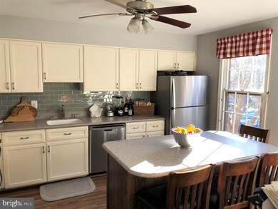 7717 Gromwell Ct, Springfield, VA 22152 - photo 6