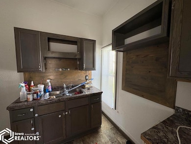 403 W Van Buren St, Centerville, IA 52544 - photo 6