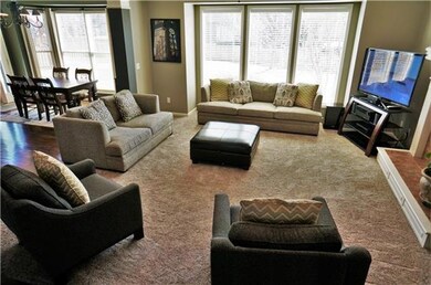 Beautiful NEW carpet throughout the Main floor!
