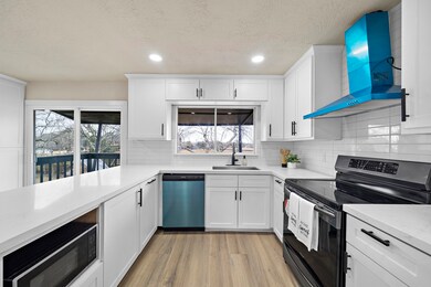 511 E Castle Harbour Dr, Friendswood, TX 77546 - photo 7