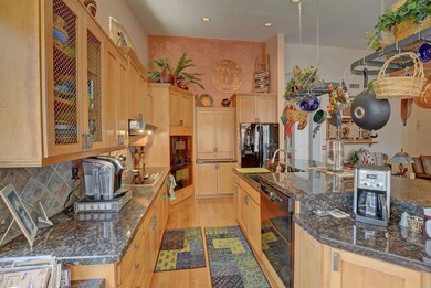 6 - Kitchen