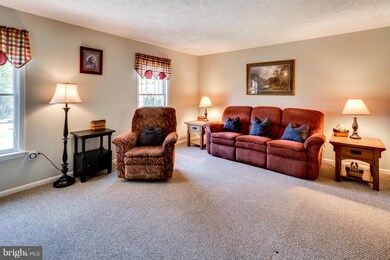 6208 Frontier Ct, Sykesville, MD 21784 - photo 3