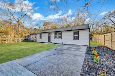 9 Lewis St, Riverhead, NY 11901 - photo 3