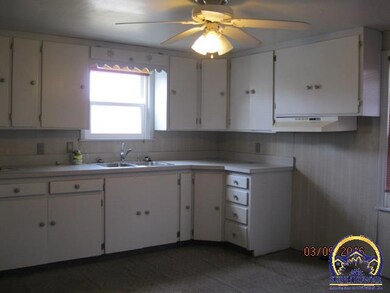 102 W 1st St, Hoyt, KS 66440 - photo 7