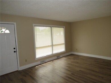 1040 18th St, Columbus, IN 47201 - photo 2