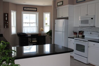 13 Sugar Plum Ln, Londonderry, NH 03053 - photo 5