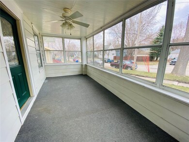 715 18th St SE, Cedar Rapids, IA 52403 - photo 3