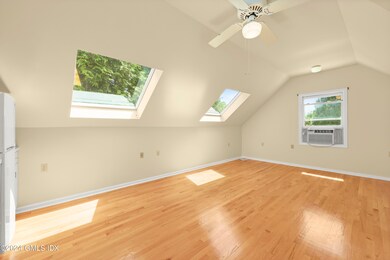 22 Keofferam Rd unit Rear, Old Greenwich, CT 06870 - photo 3