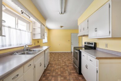 1012 W Cowing Dr, Muncie, IN 47303 - photo 7