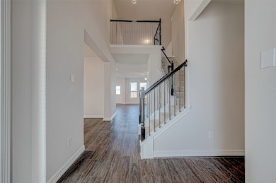 LEASE - foyer/entry