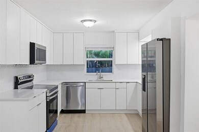 465 NE 165th St, Miami, FL 33162 - photo 4