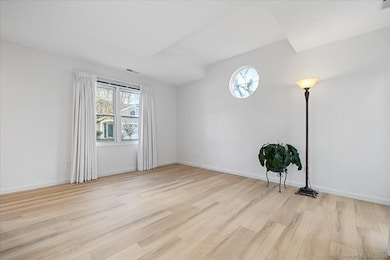 83 Red Cedar Cir, Orange, CT 06477 - photo 4