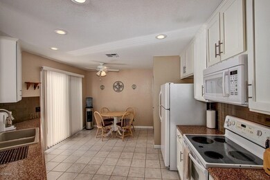 Large eat in Kitchen