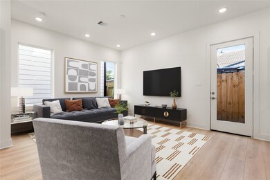 241 Rebecca St unit B, Houston, TX 77022 - photo 6