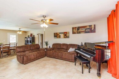 004_GREAT ROOM