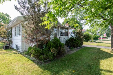 910 N Mcaree Rd, Waukegan, IL 60085 - photo 3