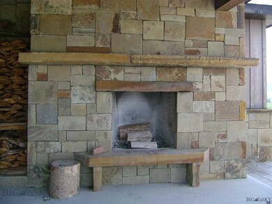 Outdoor fireplace