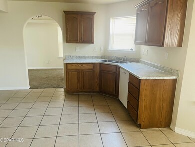 1513 Prickley Pear Dr, El Paso, TX 79912 - photo 5