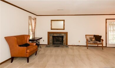 Spacious family room, great for entertaining or re