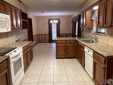 1928 E Eagle St, Zachary, LA 70791 - photo 4