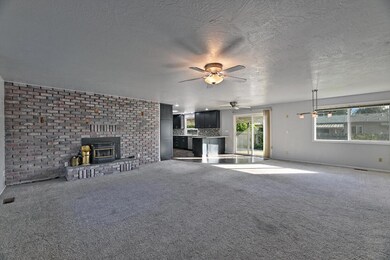 1221 Adele Dr, Grants Pass, OR 97526 - photo 5