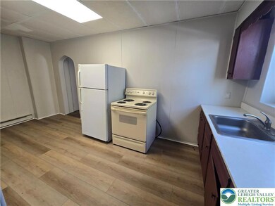 821 W Washington St unit 1R, Allentown, PA 18102 - photo 4