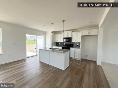 708 Deerfield Blvd, Pennsburg, PA 18073 - photo 3