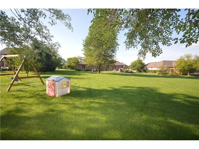 7833 Wooden Shoe Cir, Avon, IN 46123 - photo 2