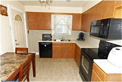 812 Delta Ave, Reading, PA 19605 - photo 6