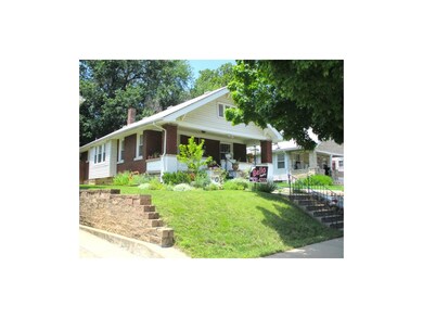 Nice brick and vinyl siding.