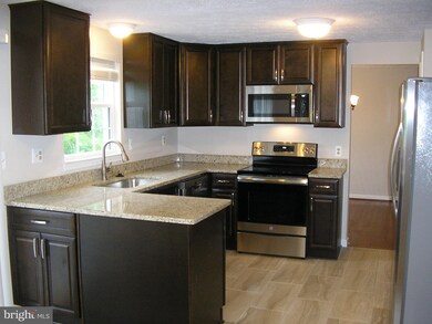 3001 Gatepost Ln, Herndon, VA 20171 - photo 5