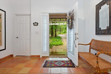 03_4160HillsideTr_32_Foyer_HiRes