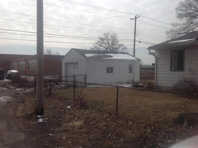 Detached 1 car garage