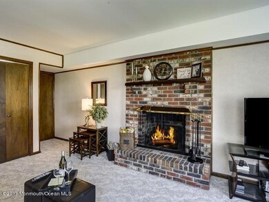 014_Family Room(2)