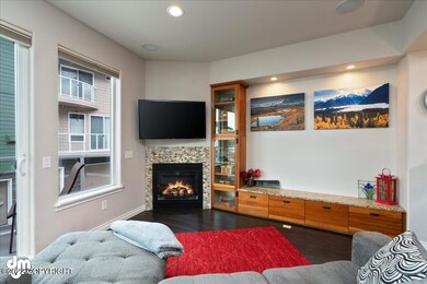 04-Living Room_MAX4774