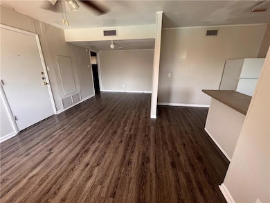 3304 Red River St unit 204, Austin, TX 78705 - photo 3