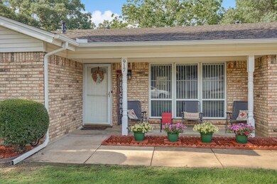 917 Bedford Ct W, Hurst, TX 76053 - photo 2