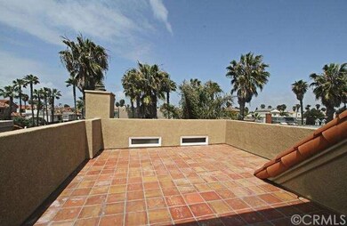 Large Ocean & Sunset View Roof Deck