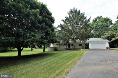 21127 Mount Aetna Rd, Hagerstown, MD 21742 - photo 2