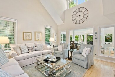 04_18001SimaDrA_10002_LivingRoom_LowRes