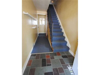 Entry/Foyer.