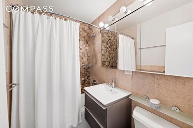 Lincoln Towers unit 28J, New York, NY 10023 - photo 7