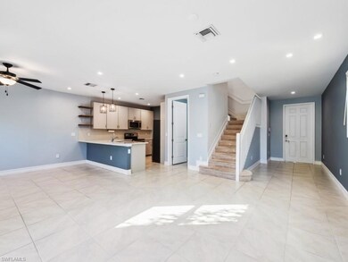 Kitchen with a kitchen bar, decorative light fixtu
