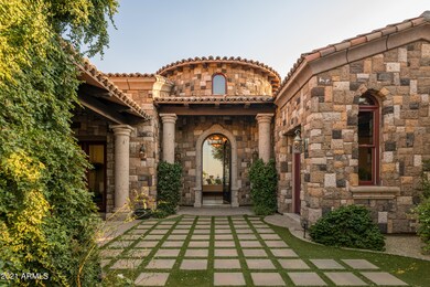Award Winning Front Courtyard
