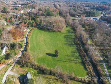 153 Queen St, Hendersonville, NC 28792 - photo 2