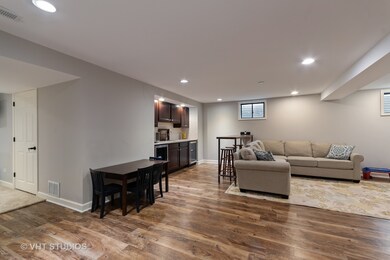 405 Lampwick Ct, Naperville, IL 60563 - photo 2