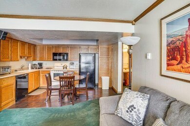 CC 219 dining and kitchen