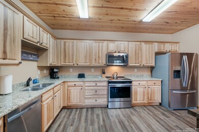 1554 Gruene Rd unit A3, New Braunfels, TX 78130 - photo 7