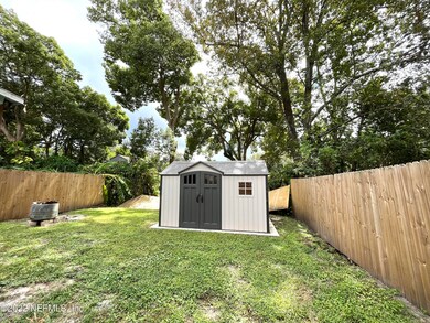 8882 Sandusky Ave S, Jacksonville, FL 32216 - photo 6